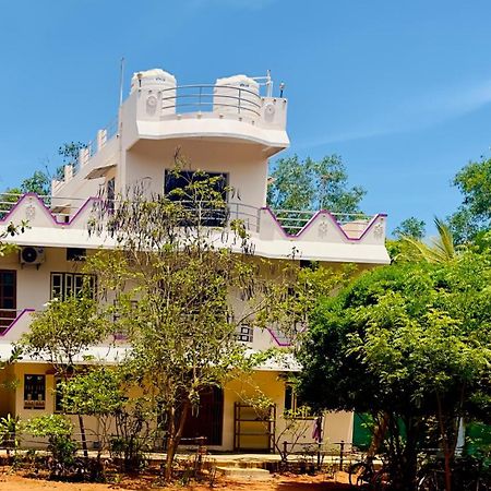 Lotus Garden Guest House Ауровиль Экстерьер фото
