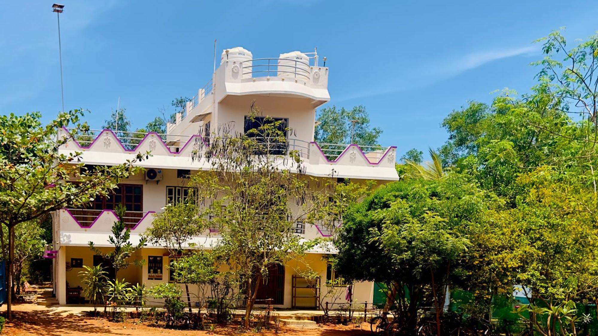 Lotus Garden Guest House Ауровиль Экстерьер фото